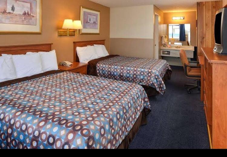 Queen Room with Two Queen Beds interior